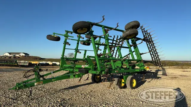 2013 John Deere 2210