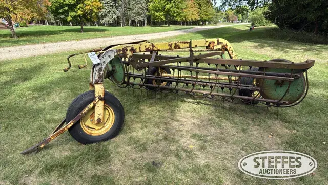 John Deere 640