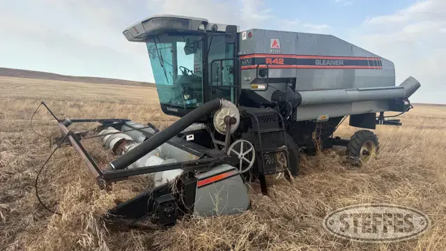 1996 Gleaner R42