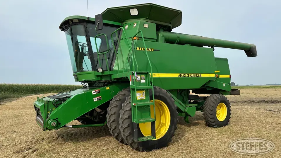 1999 John Deere 9610 Combine