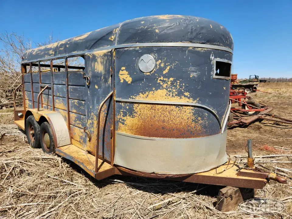 1977 W-W Bumper Livestock Trailer