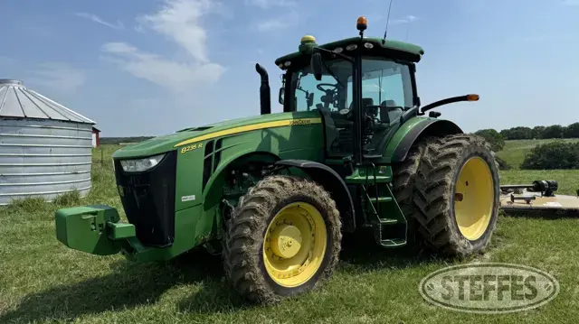 2012 John Deere 8235R