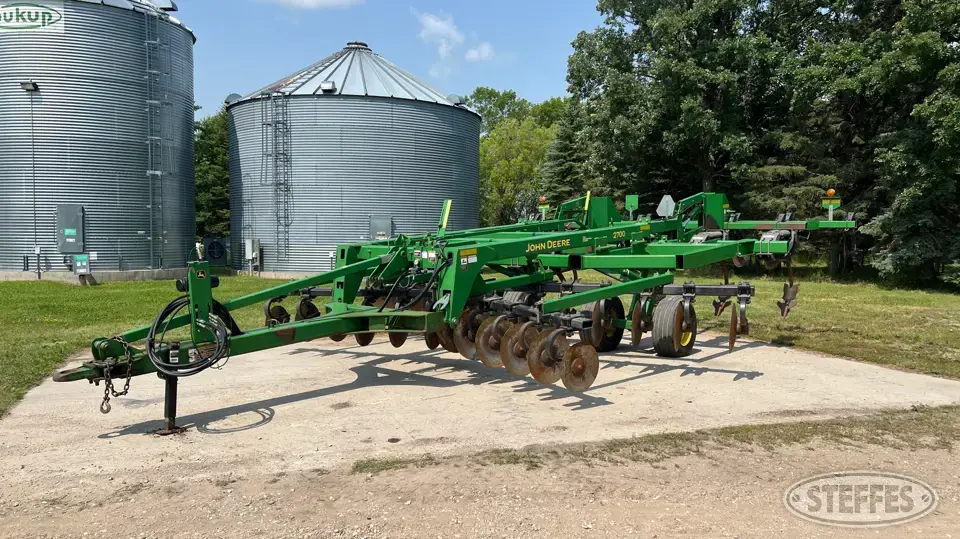 John Deere 2700 Ripper