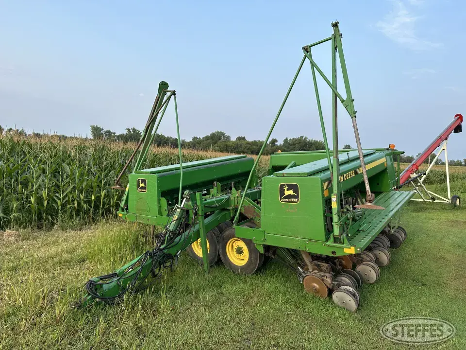 John Deere 455 Press Drill