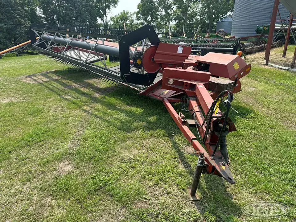 Case IH 725 Pull-Type Swather