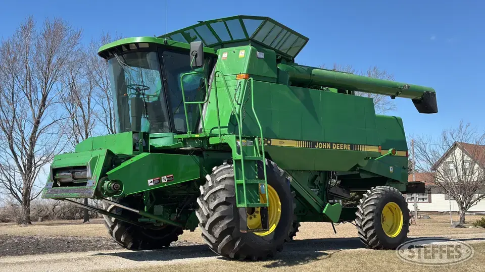 1992 John Deere 9500 Combine