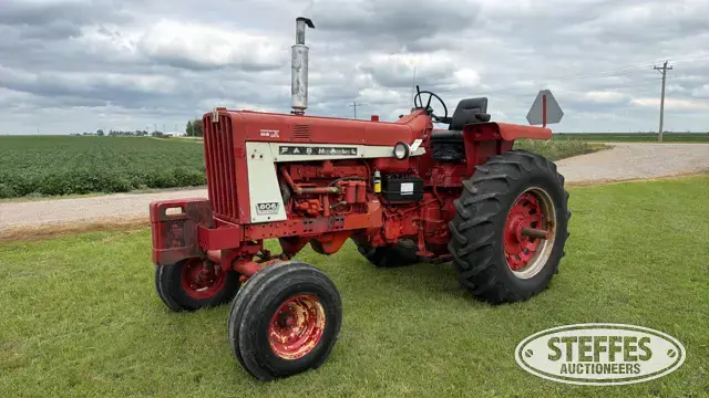 1965 Farmall 806