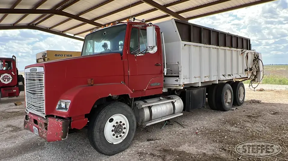 1991 Freightliner FLC11264ST Spreader Truck