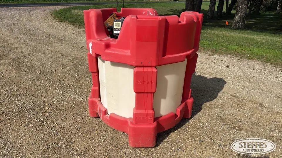 2000 Solar Plastics Shuttle 120 Poly Tank