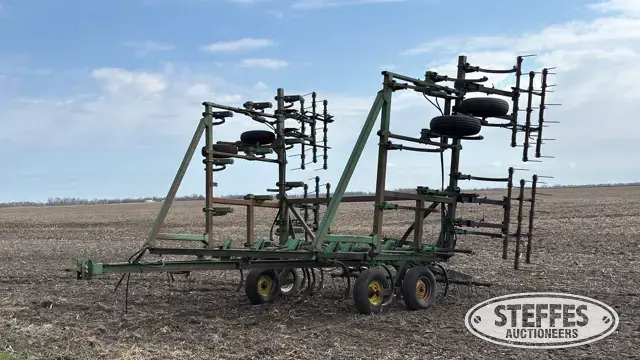 John Deere 1610