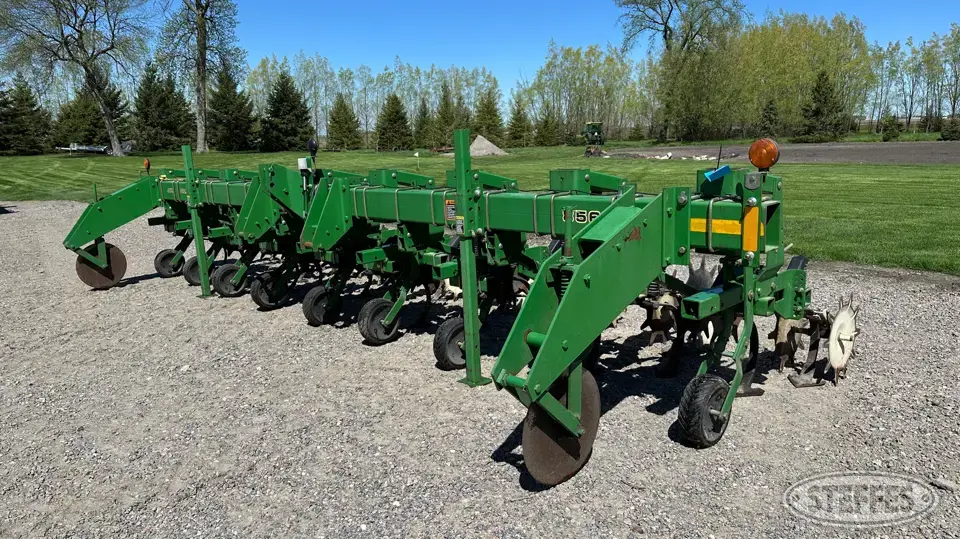 2002 John Deere 856 Row Crop Cultivator