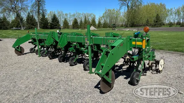 2002 John Deere 856
