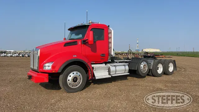 2023 Kenworth T880