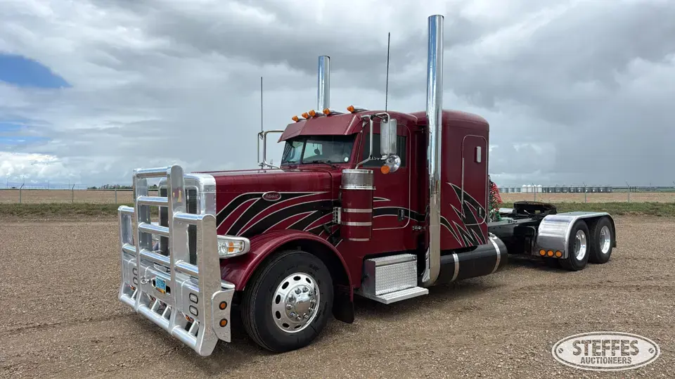 2007 Peterbilt 379 Conventional Truck with Sleeper