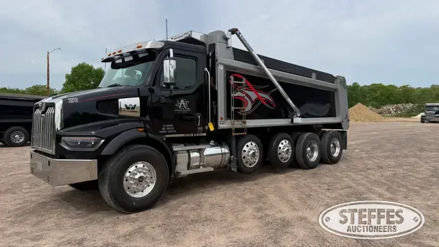 2023 Western Star 4900SB