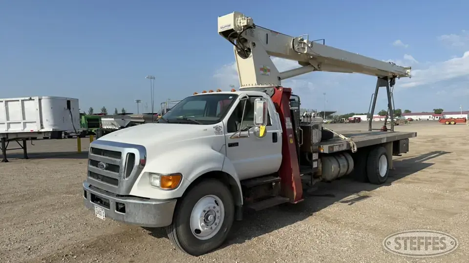 2005 Ford F750 Boom Truck