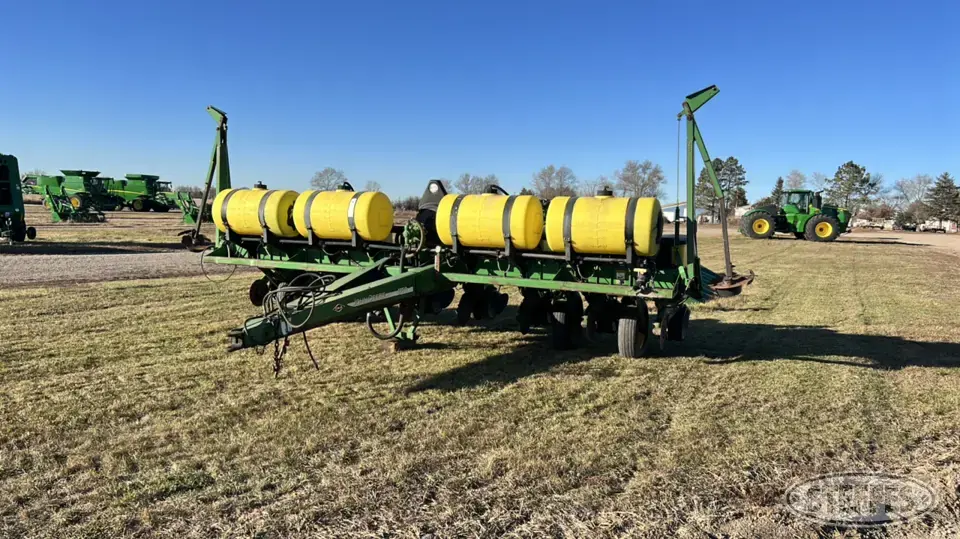 2004 John Deere 1750 Less Than 12 Row Planter