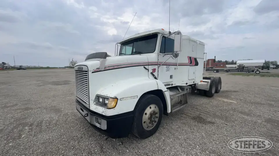 1995 Freightliner FLD112 Conventional Truck with Sleeper