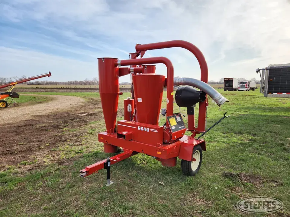 2014 Farm King 6640 Pneumatic Grain Equipment