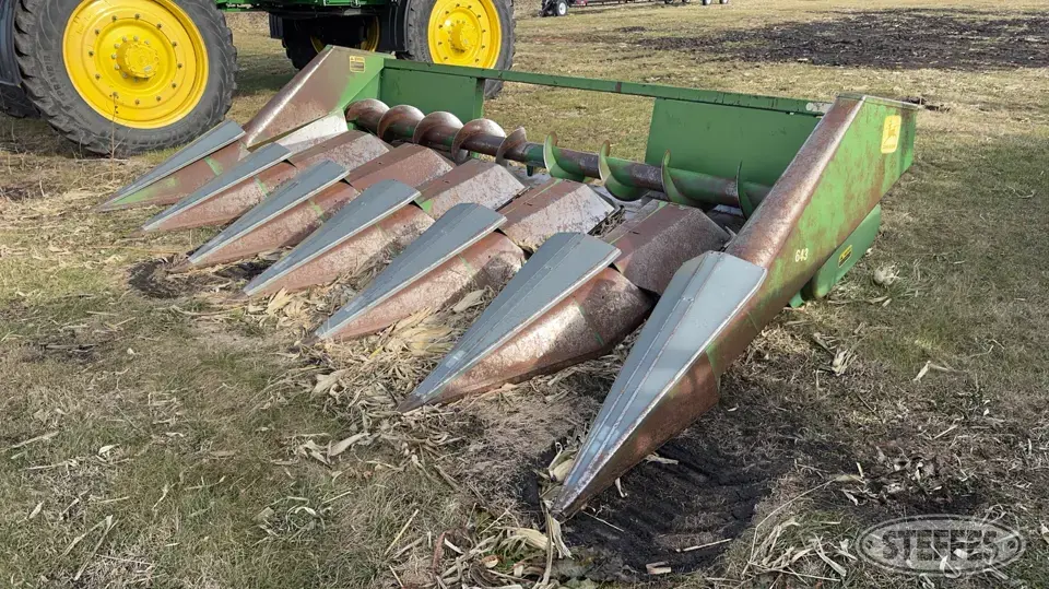 John Deere 643 Corn Head