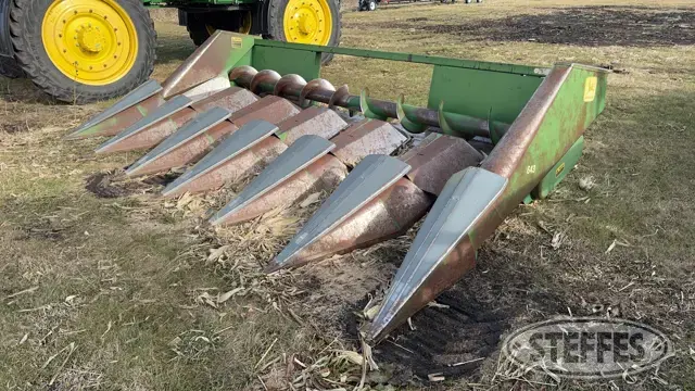 John Deere 643
