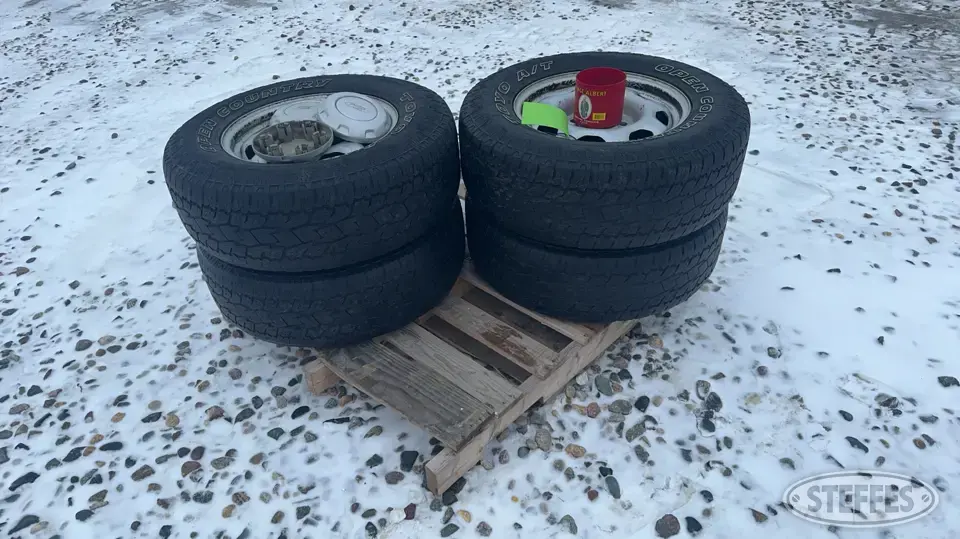 (4) Toyo P265/70R17 tires Truck Tire