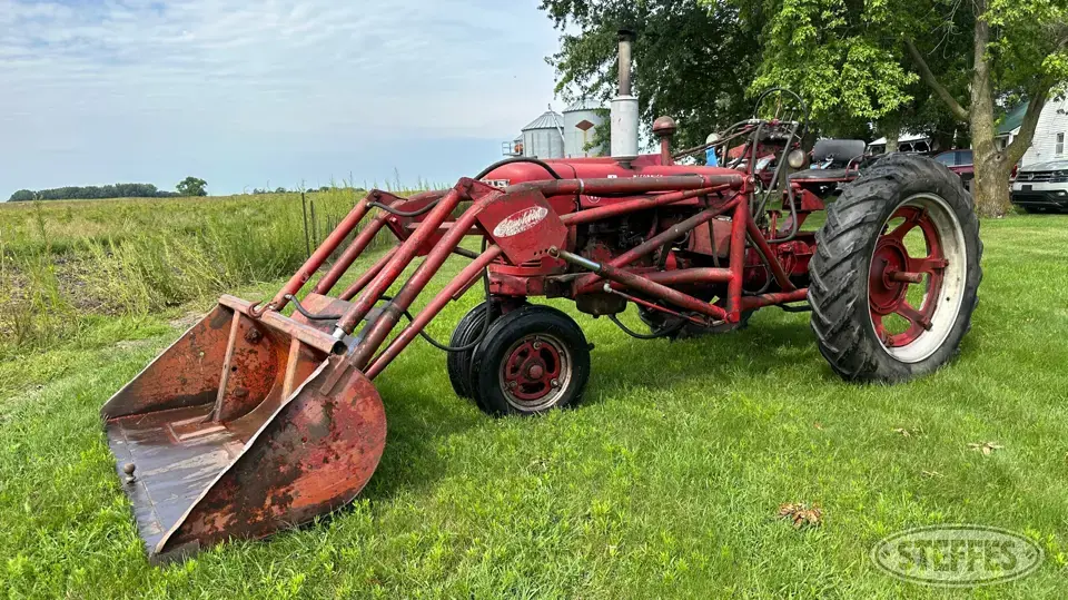 1942 Farmall H Collectible Show Tractors-Stationary Engine