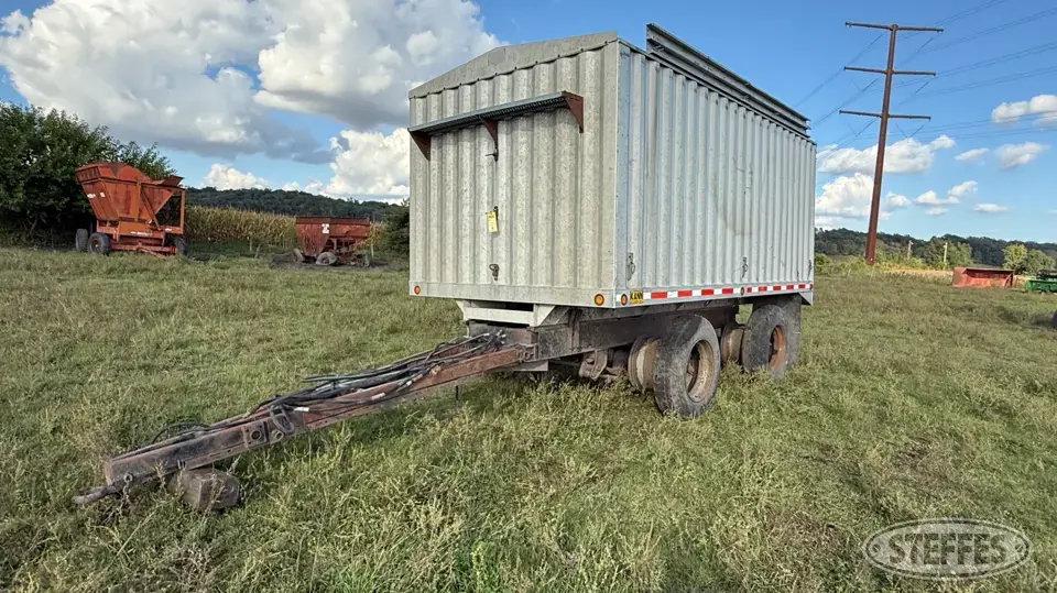 1979 Double L tandem axle pup trailer