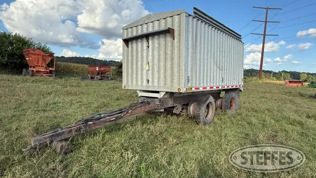 1979 Double L tandem axle pup trailer