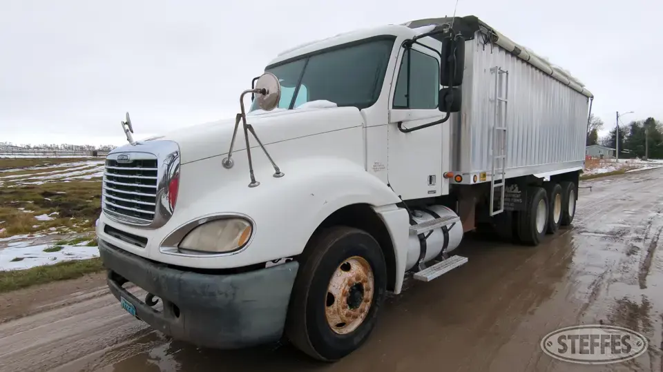 2004 Freightliner Columbia Tri-Axle Boxed Truck