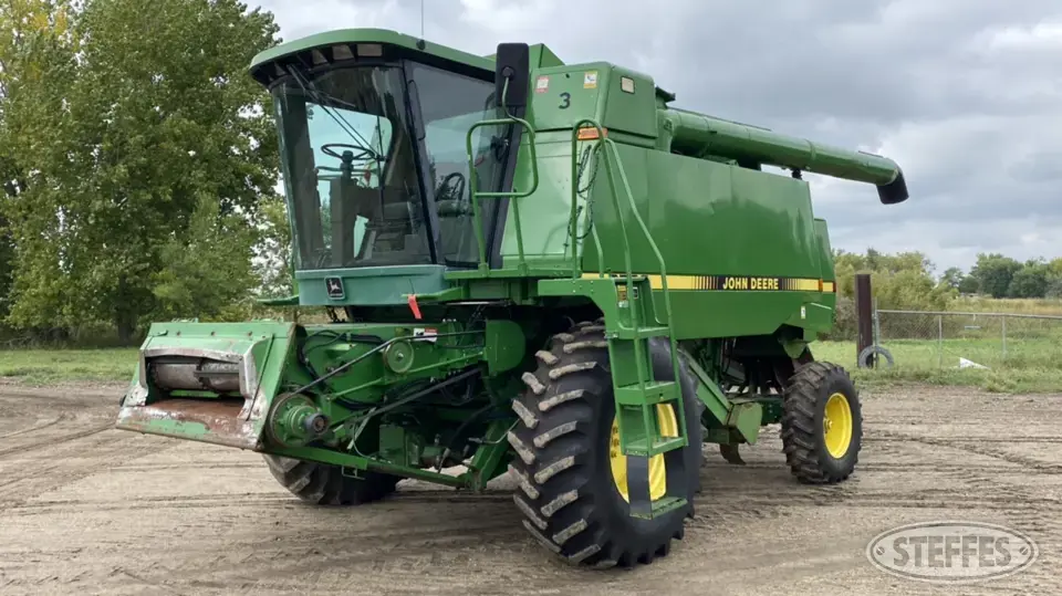 1990 John Deere 9500 Combine