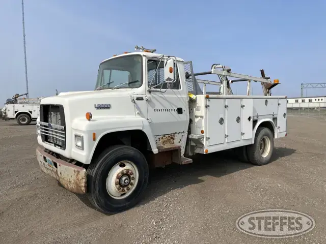 1992 Ford L8000