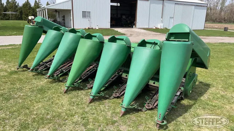 1996 John Deere 693 Corn Head