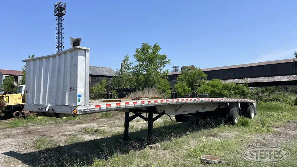 1999 Reitnouer Semi Flatbed Trailer