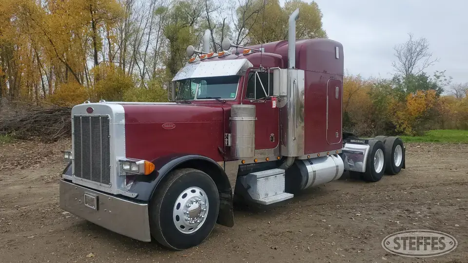 2005 Peterbilt 379 EXHD Conventional Truck with Sleeper