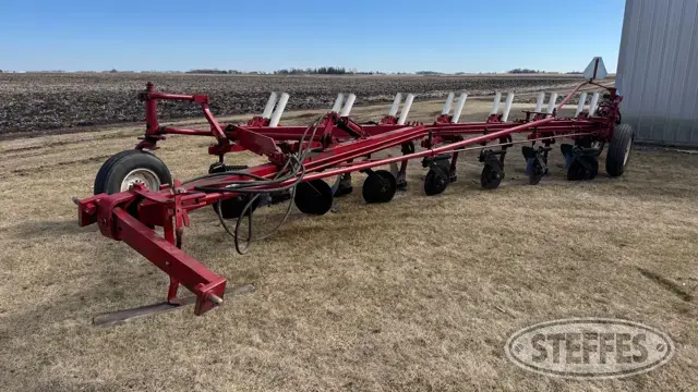 International 710 Automatic