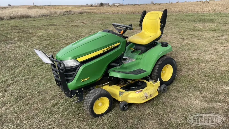 2006 John Deere X320 Lawn Tractor