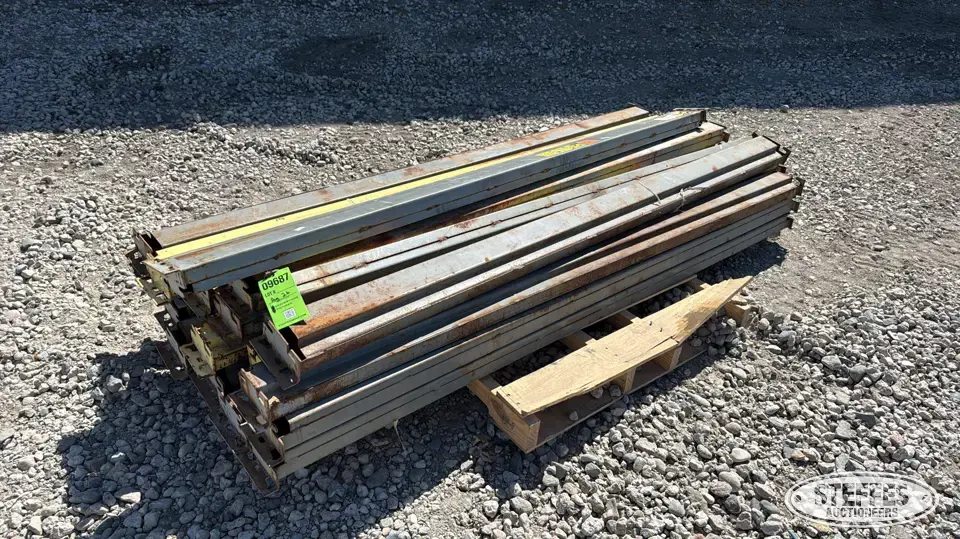 (23) Pallet racking crossmembers Storage and Bench