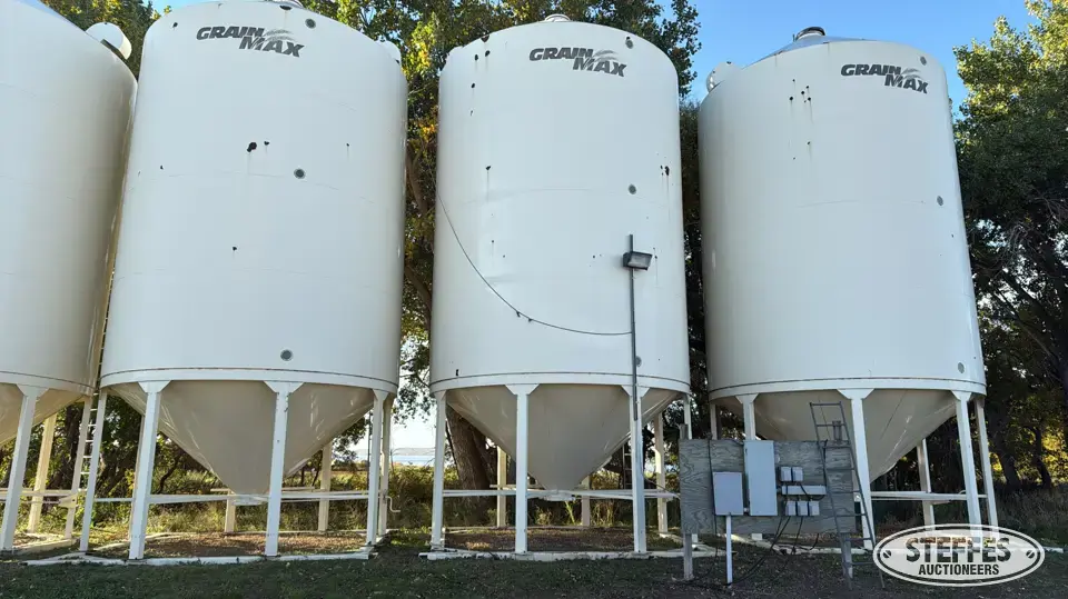 Meridian Grain Max MGM4000 Hopper Bin