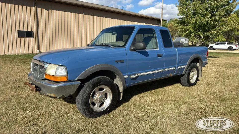 2000 Ford Ranger XLT Compact Pickup
