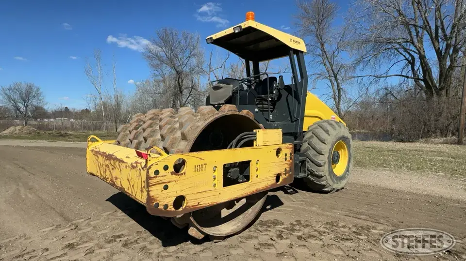 2014 Bomag BW211PD-50 Self-Propelled Padfoot Compactor