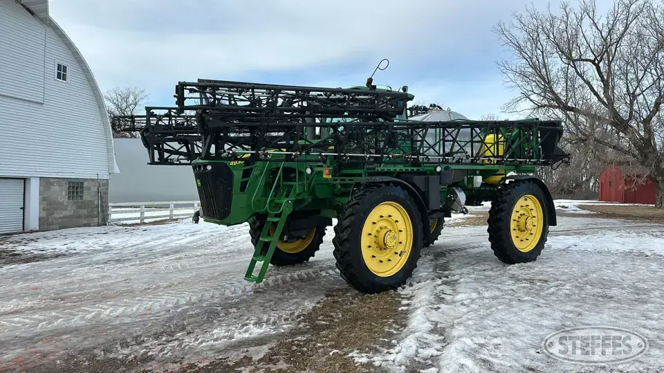 2010 John Deere 4930 Self-Propelled Sprayer