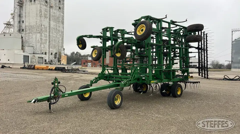 2008 John Deere 2210 Field Cultivator