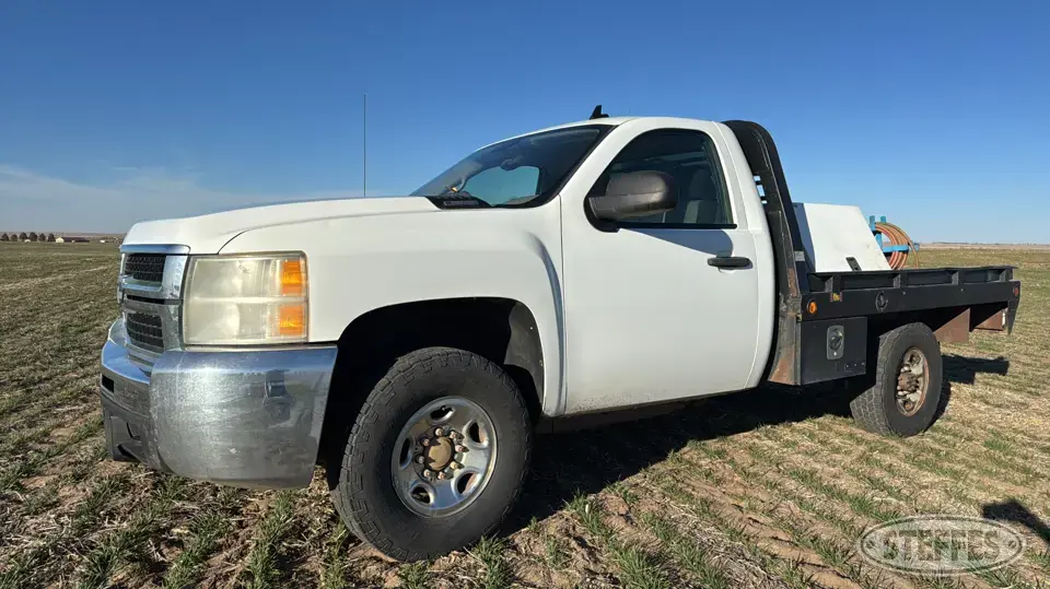 2009 Chevrolet Silverado 2500HD Flatbed Truck