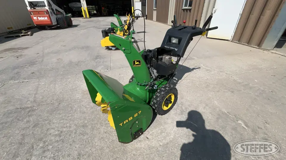 John Deere TRS 27 Self-Propelled Snowblower