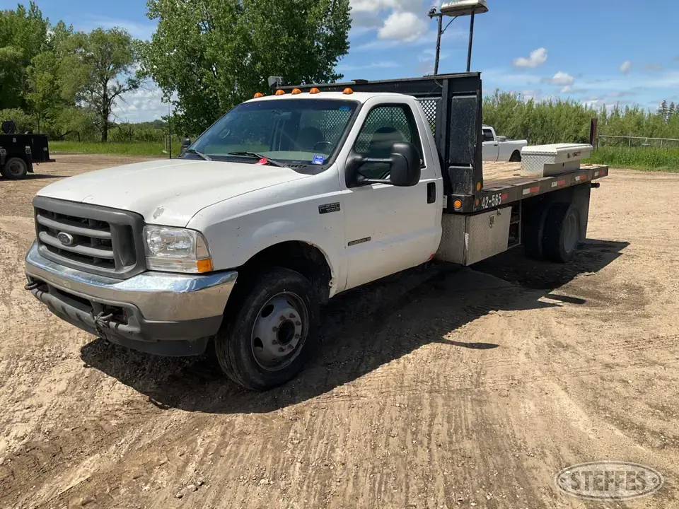 2002 Ford F-550 Flatbed Truck