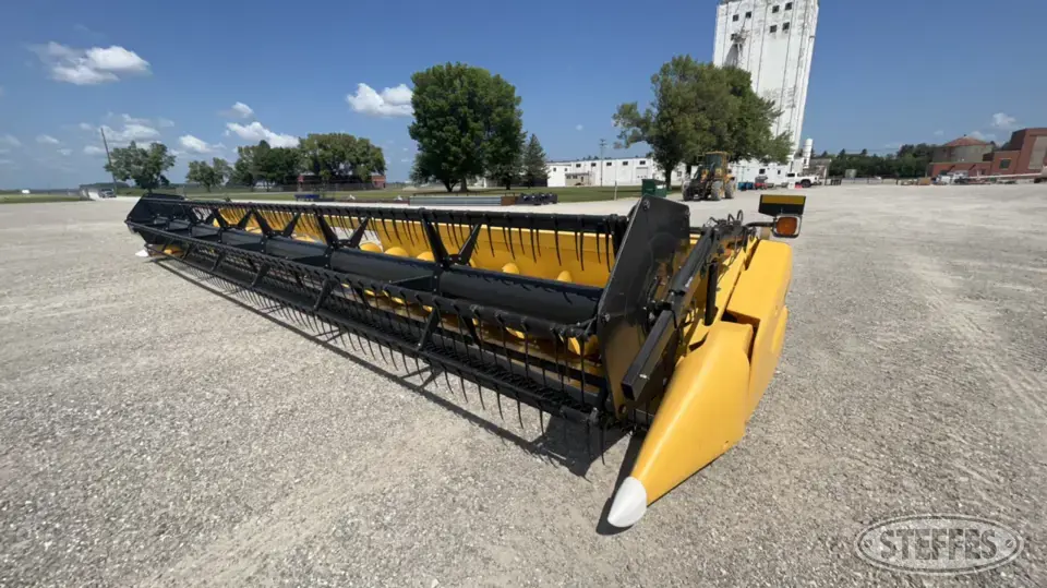 2013 New Holland 740CF-35 DD Flex Head