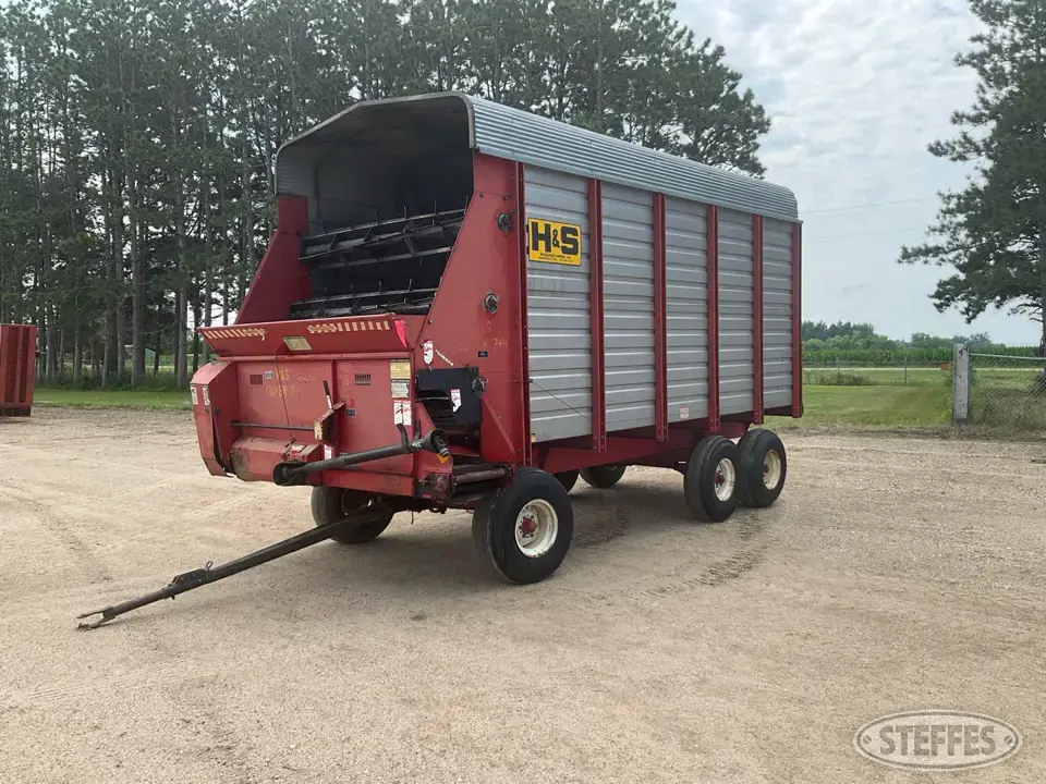 H&S Super 7+4 Forage Wagon