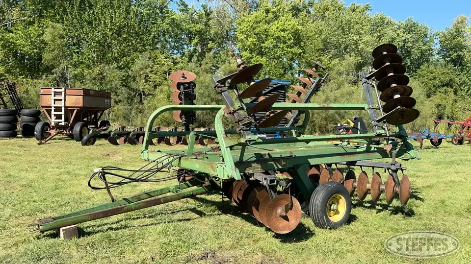 John Deere 230 Disc