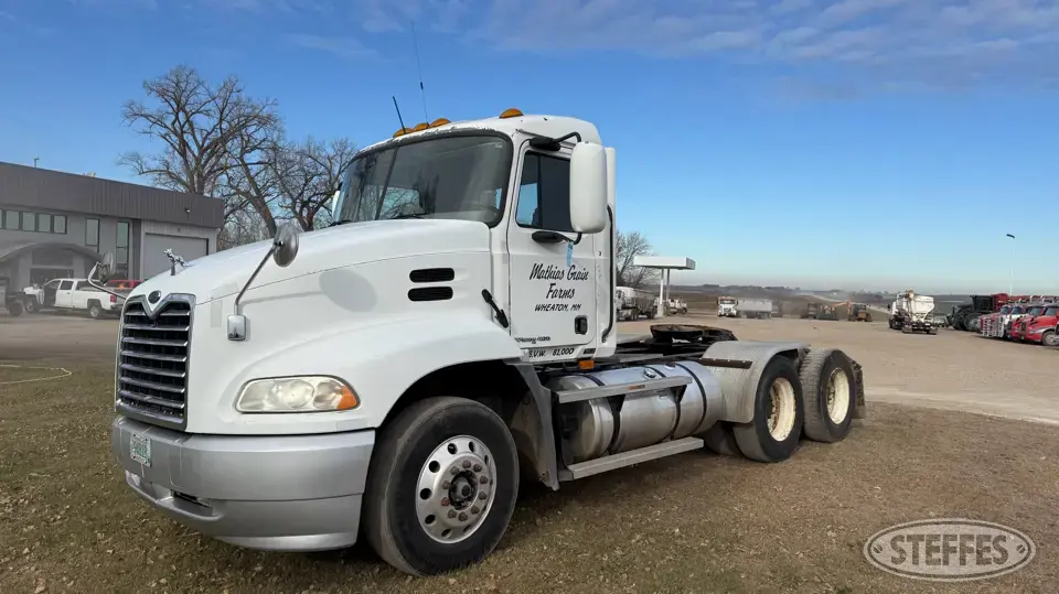 2001 Mack Vision Conventional Truck without Sleeper